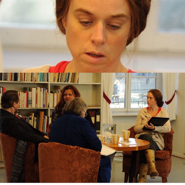 ”7333 sekunder Johanna” by Anette Skahlberg SVT 1 23/4 23.10
You can watch the movie until  23/5 on SVT play.
In the picture you se me as Sanna, an evil social worker, Messing Johannas life up.
The other actors in the picture are Anette Skahlberg, Robert Fransson, Jannika Strååt.
Foto: Stewen Quigley
Production S.T.O.P Film